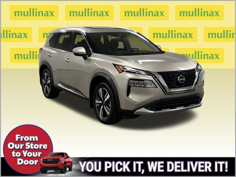 Used 2022 Nissan Rogue Platinum w/ Head-Up Display Package image 2