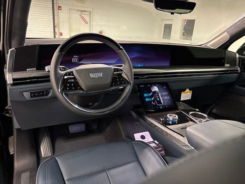 New 2025 Cadillac Escalade IQ Luxury 2 image 35