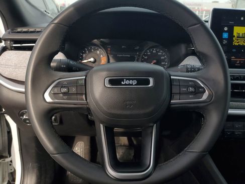 Used 2023 Jeep Compass Latitude image 17