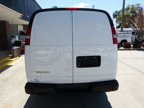 Used 2021 Chevrolet Express 2500 w/ Driver Convenience Package image 12