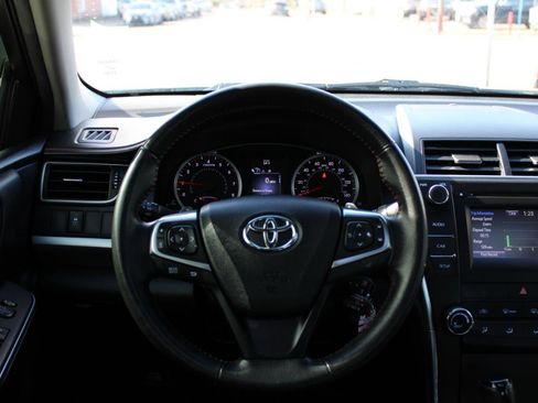 Used 2015 Toyota Camry SE w/ Moonroof Package image 8