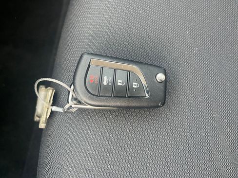 Used 2025 Toyota Corolla LE image 18