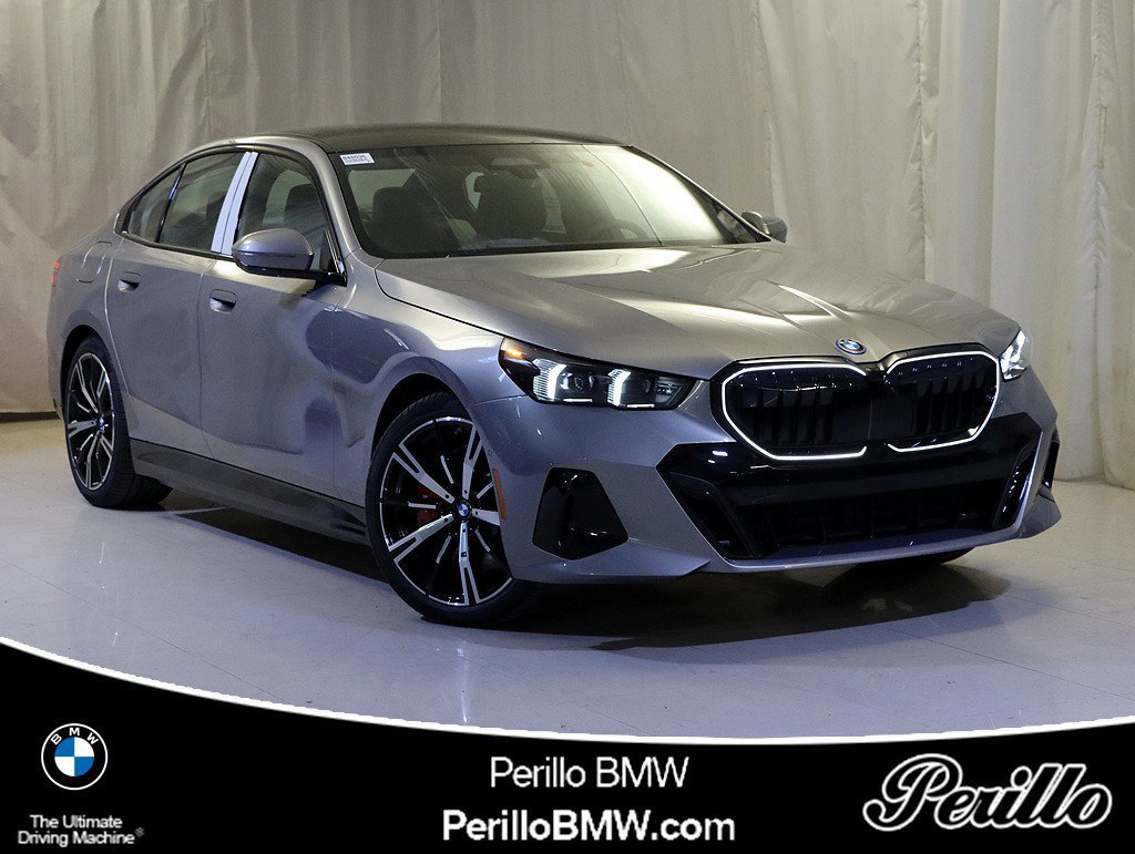 Used 2026 BMW 550e xDrive AWD/4WD image 1
