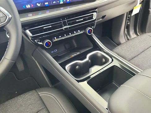 New 2026 Chevrolet Traverse LT w/ Midnight/Sport Edition AWD/4WD image 37
