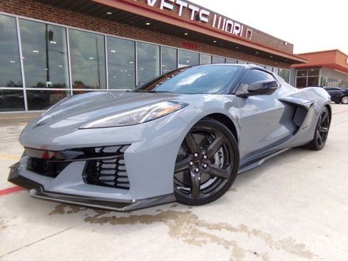 Used 2024 Chevrolet Corvette Z06 RWD image 2
