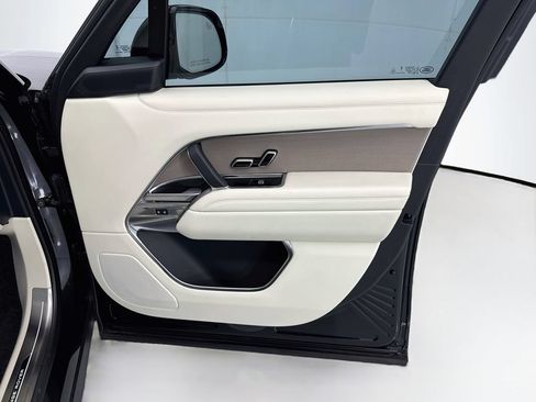 Used 2025 Land Rover Range Rover SE AWD/4WD image 24