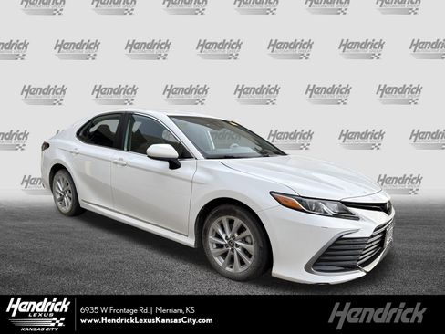 Used 2022 Toyota Camry LE image 1