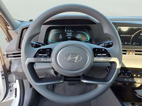 New 2026 Hyundai Elantra Hybrid FWD image 11