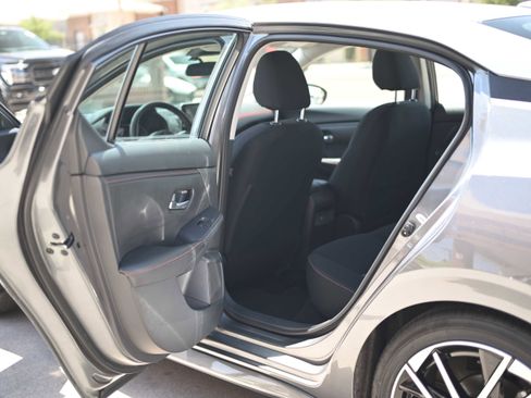 Used 2025 Nissan Sentra SR FWD image 8