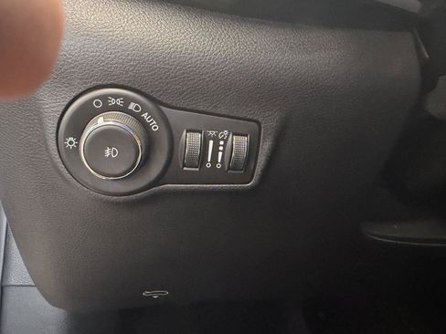 Used 2024 Jeep Compass Latitude AWD/4WD image 26