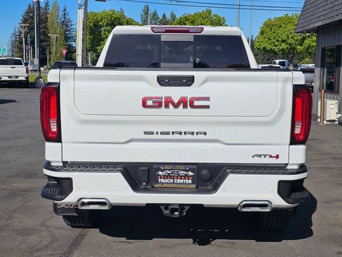 Used 2023 GMC Sierra 1500 AT4 w/ AT4 Premium Package AWD/4WD image 4