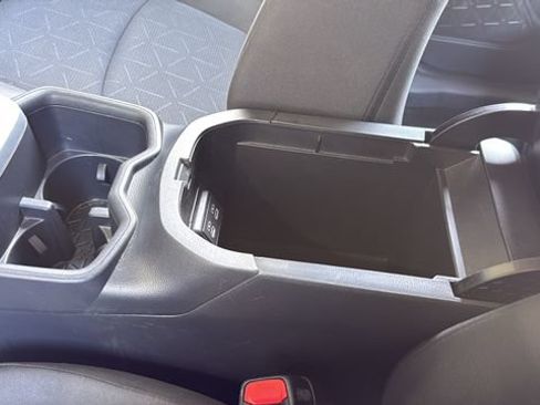Used 2025 Toyota RAV4 XLE FWD image 23