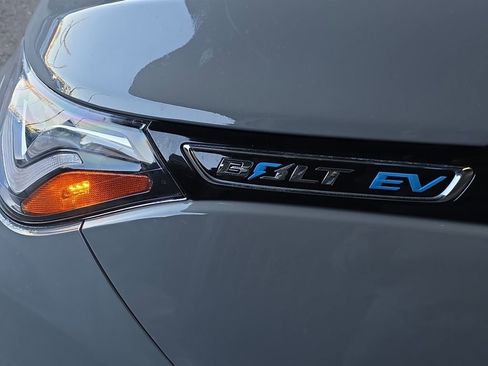 Used 2020 Chevrolet Bolt LT image 18