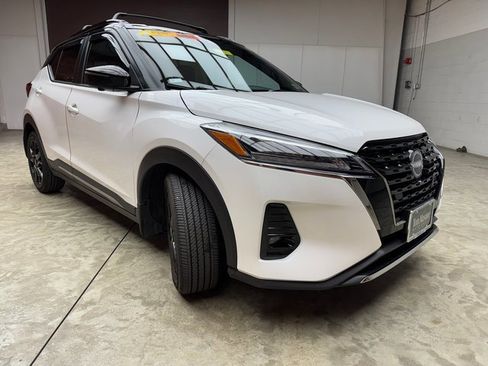 Used 2023 Nissan Kicks SR w/ SR Premium Package image 7