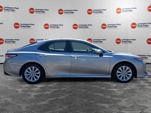Used 2020 Toyota Camry LE FWD image 8