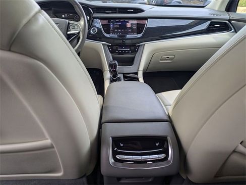 Used 2025 Cadillac XT6 Premium Luxury image 28