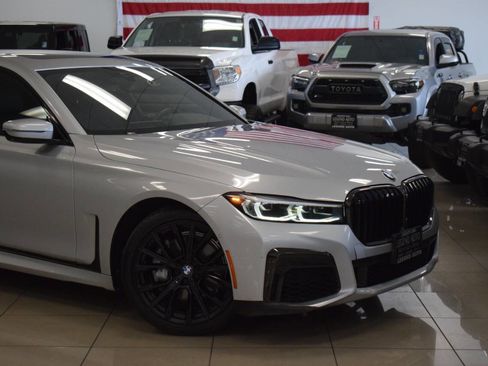Used 2020 BMW 740i w/ M Sport Package image 3