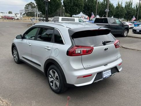 Used 2018 Kia Niro EX FWD image 5