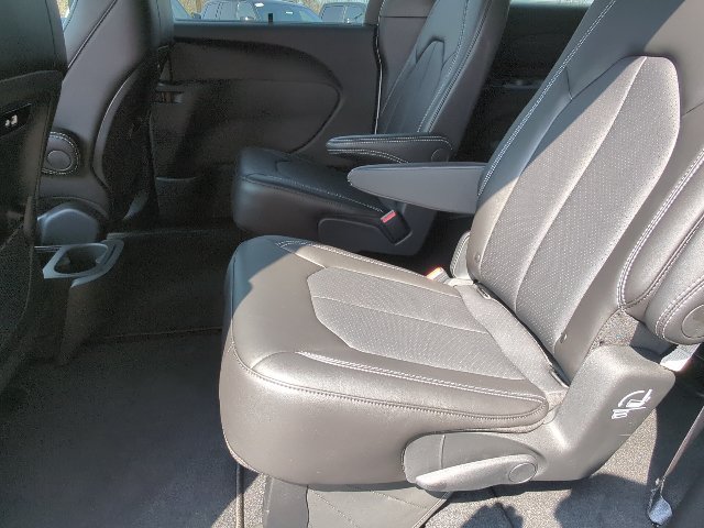 New 2026 Chrysler Pacifica Select FWD image 23