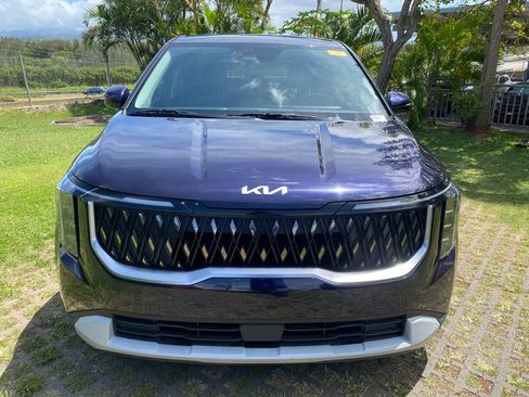 Used 2025 Kia Carnival FWD image 2