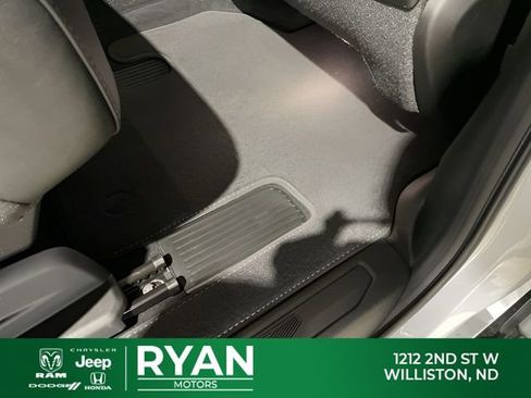 New 2026 Jeep Grand Wagoneer L Limited AWD/4WD image 25