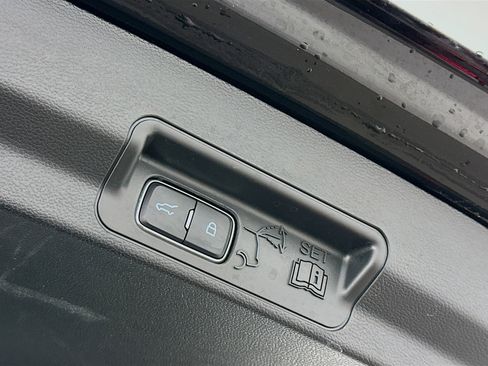 Used 2023 Ford Explorer XLT w/ Equipment Group 202A AWD/4WD image 33