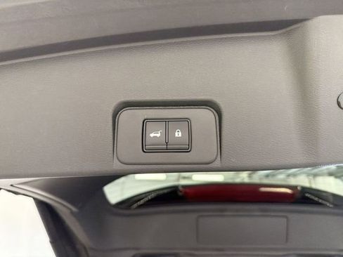 Used 2022 Nissan Rogue SV w/ SV Premium Package image 17