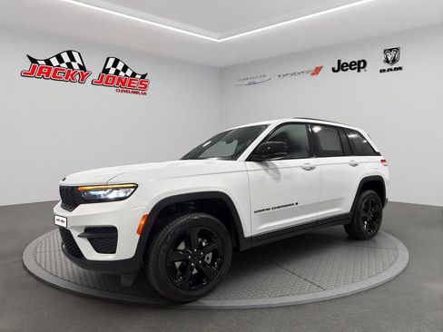 New 2025 Jeep Grand Cherokee Altitude image 1
