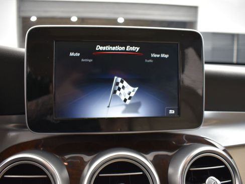 Used 2018 Mercedes-Benz GLC 300 4MATIC image 10