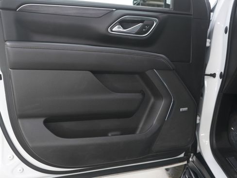 Used 2023 GMC Yukon XL SLT image 21