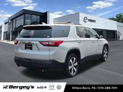 Used 2019 Chevrolet Traverse LT w/ LT Premium Package AWD/4WD image 6