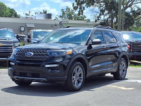 Used 2021 Ford Explorer XLT w/ XLT Sport Appearance Package image 3