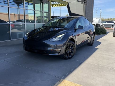Used 2024 Tesla Model Y Long Range image 2