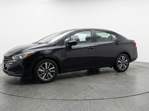 Used 2025 Nissan Versa SV image 3