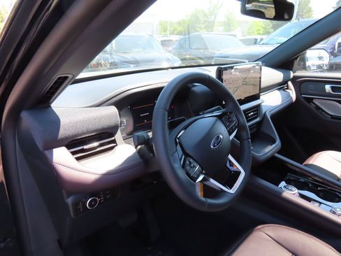 New 2026 Ford Explorer Platinum AWD/4WD image 8