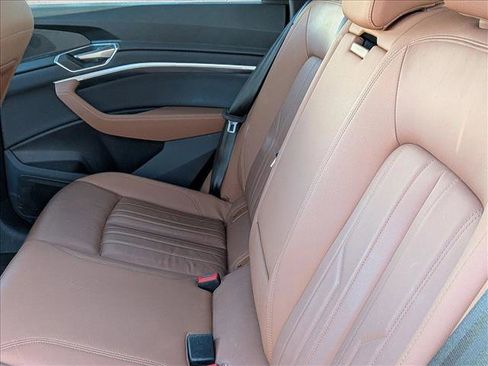 Used 2022 Audi e-tron Premium w/ Convenience Plus Package image 14