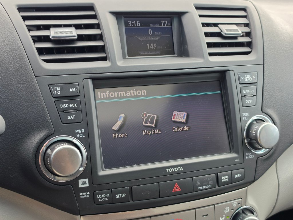 Used 2011 Toyota Highlander SE w/ Tow Pkg FWD image 8