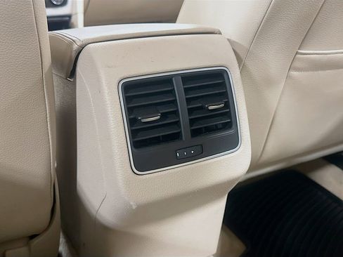 Used 2013 Volkswagen Passat 2.5 SE image 28