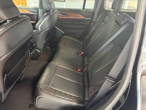Used 2025 Jeep Grand Cherokee Summit AWD/4WD image 12