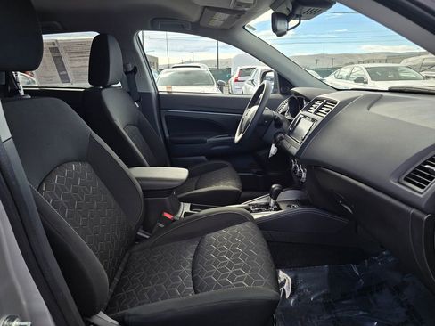 Used 2025 Mitsubishi Outlander Sport SE image 12