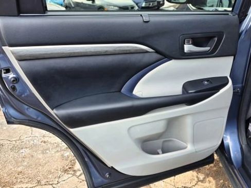 Used 2018 Toyota Highlander Limited image 34