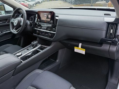 New 2025 Nissan Pathfinder SV w/ Black Appearance Package image 9