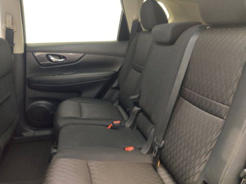 Used 2019 Nissan Rogue SV AWD/4WD image 18