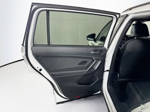 Used 2022 Volkswagen Tiguan SE R-Line image 25