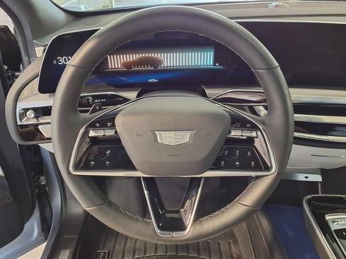 Used 2025 Cadillac Lyriq Luxury RWD image 8