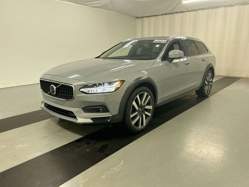 Used 2024 Volvo V90 B6 Cross Country Ultimate image 6