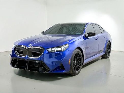 Used 2025 BMW M5 w/ Executive Package image 8