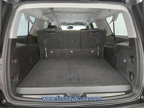 Used 2017 Chevrolet Suburban LT RWD image 18