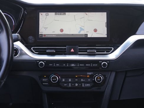 Used 2022 Kia Niro EX FWD image 8