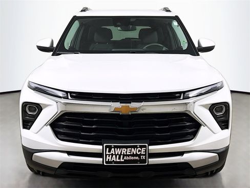 Used 2025 Chevrolet TrailBlazer LT image 2